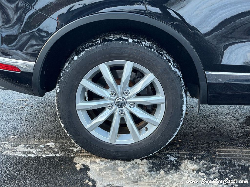 2017 Volkswagen Touareg Image 43