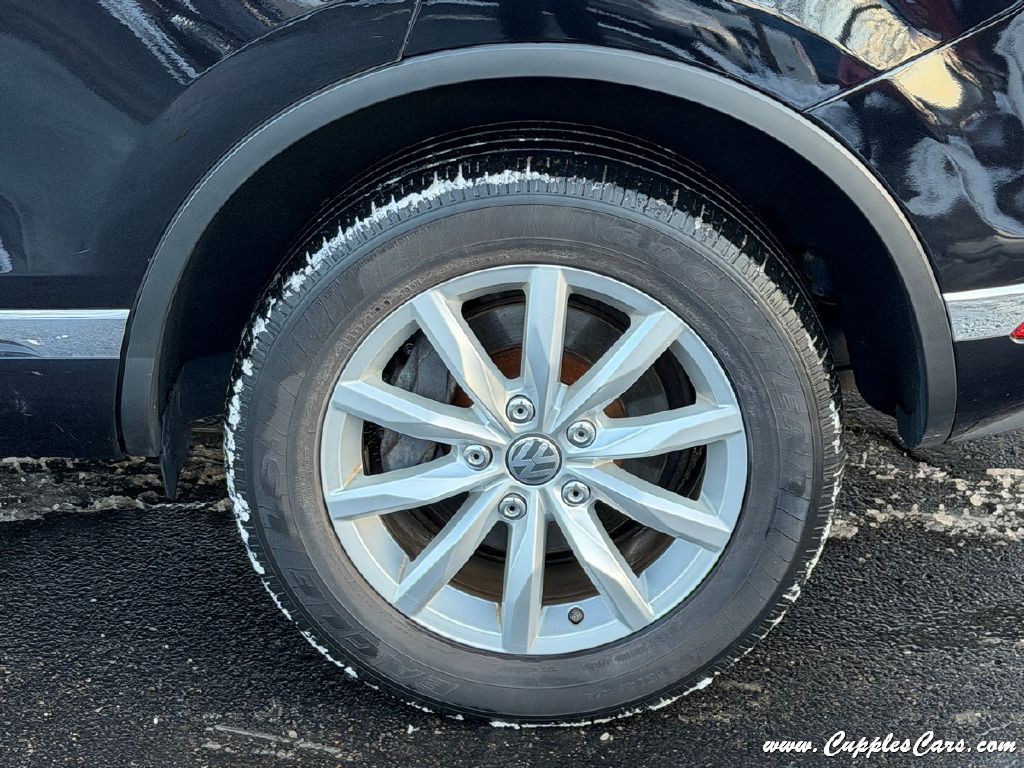 2017 Volkswagen Touareg Image 44