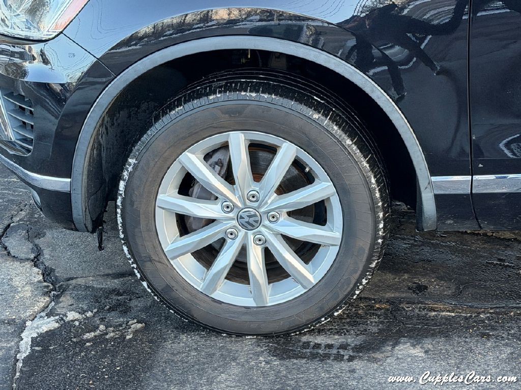 2017 Volkswagen Touareg Image 45