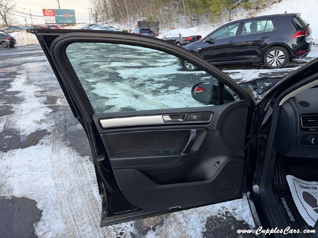 2017 Volkswagen Touareg Image 6