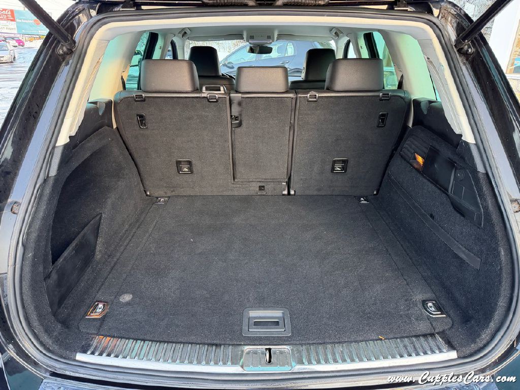 2017 Volkswagen Touareg Image 8