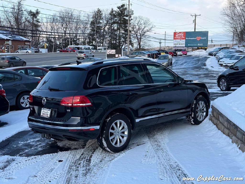 2017 Volkswagen Touareg Image 10