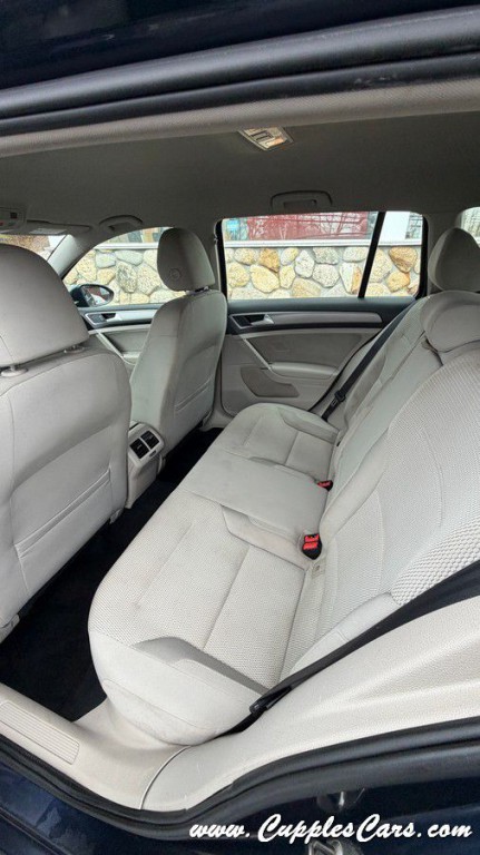 2016 Volkswagen Golf Image 30