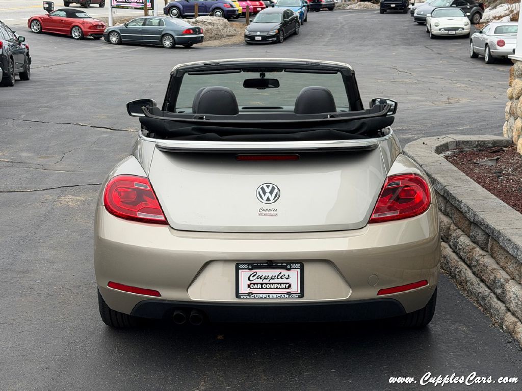 2015 Volkswagen Beetle Image 11
