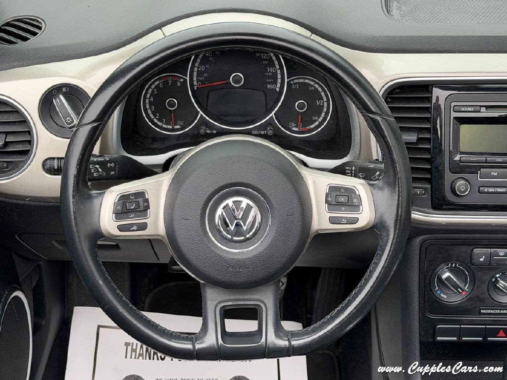 2015 Volkswagen Beetle Image 25