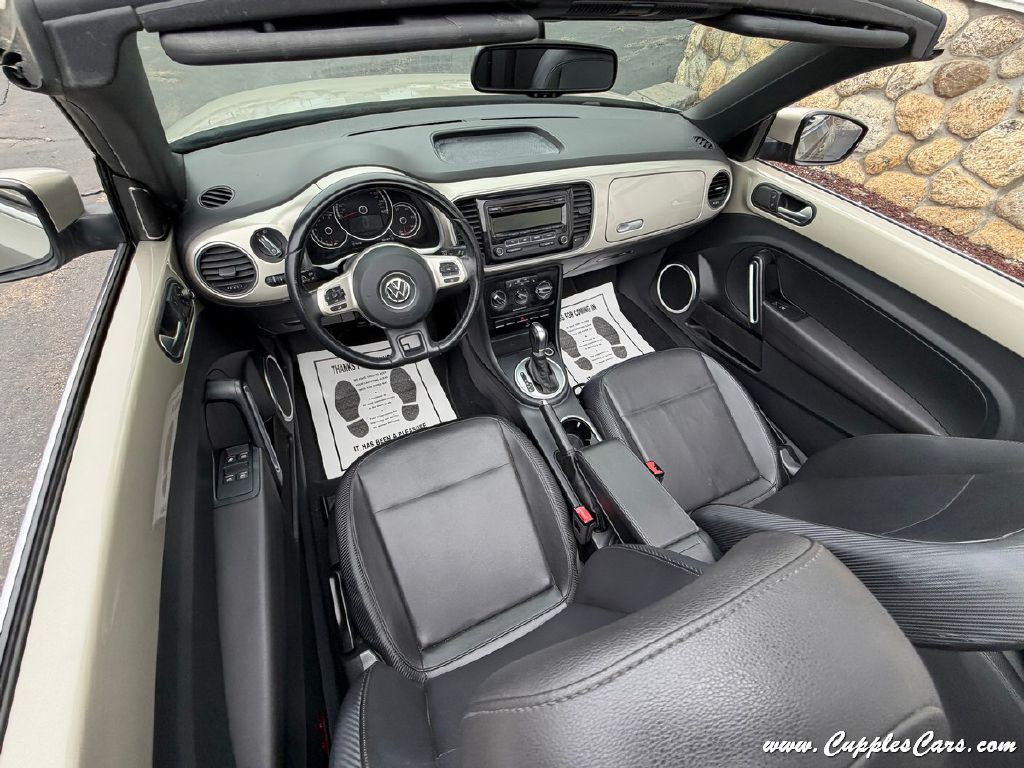 2015 Volkswagen Beetle Image 28