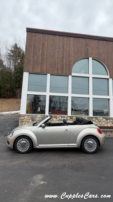 2015 Volkswagen Beetle Image 31