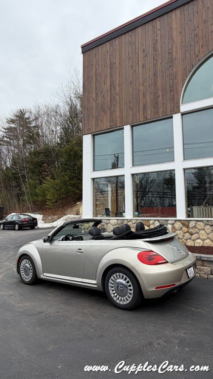 2015 Volkswagen Beetle Image 32