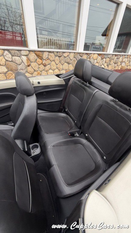 2015 Volkswagen Beetle Image 34