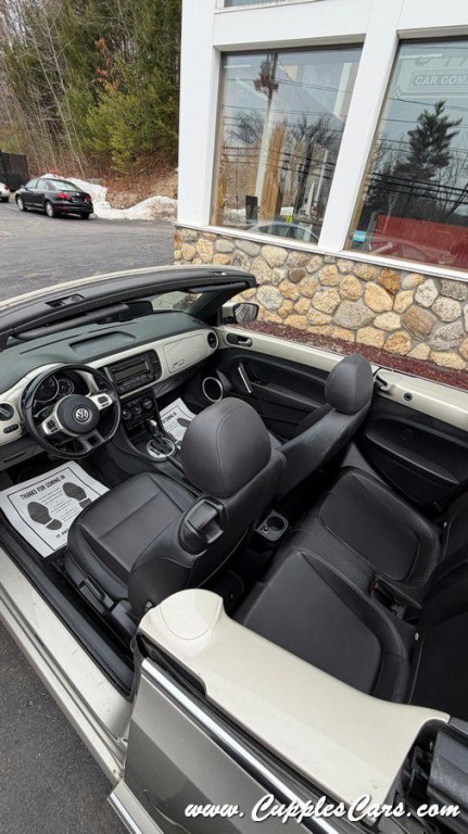 2015 Volkswagen Beetle Image 35