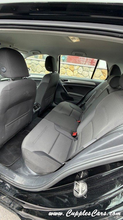 2016 Volkswagen Golf Image 31