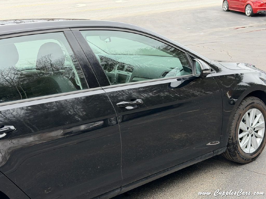 2016 Volkswagen Golf Image 40