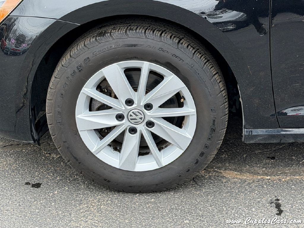 2016 Volkswagen Golf Image 45