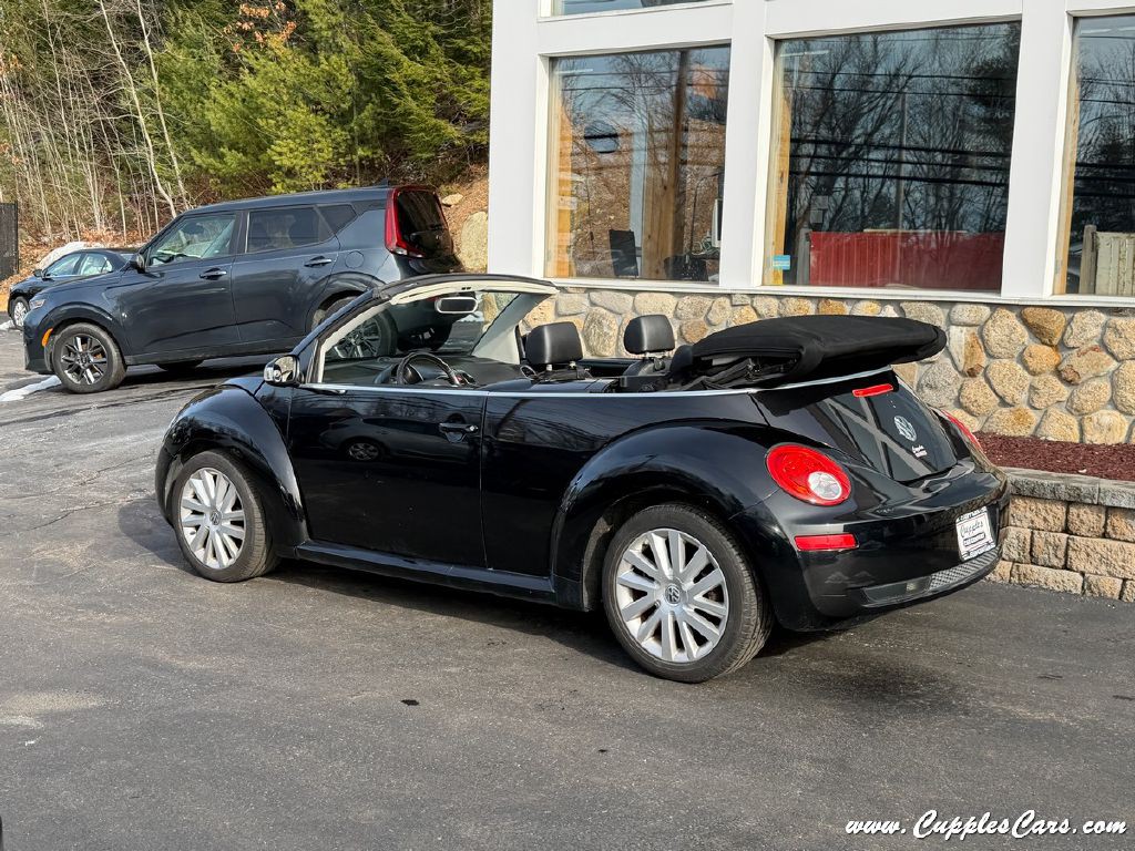 2010 Volkswagen Beetle Image 3