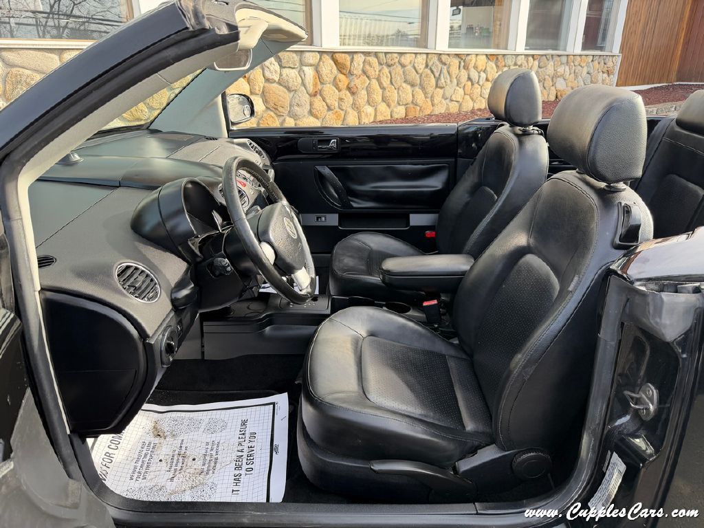 2010 Volkswagen Beetle Image 4