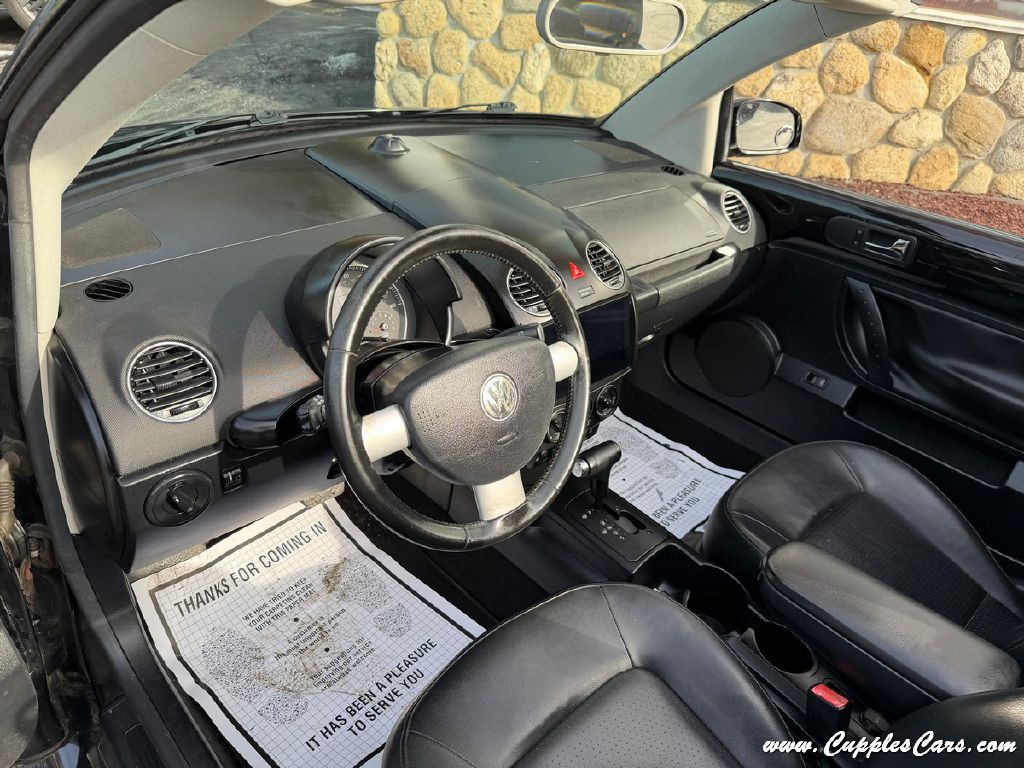 2010 Volkswagen Beetle Image 5