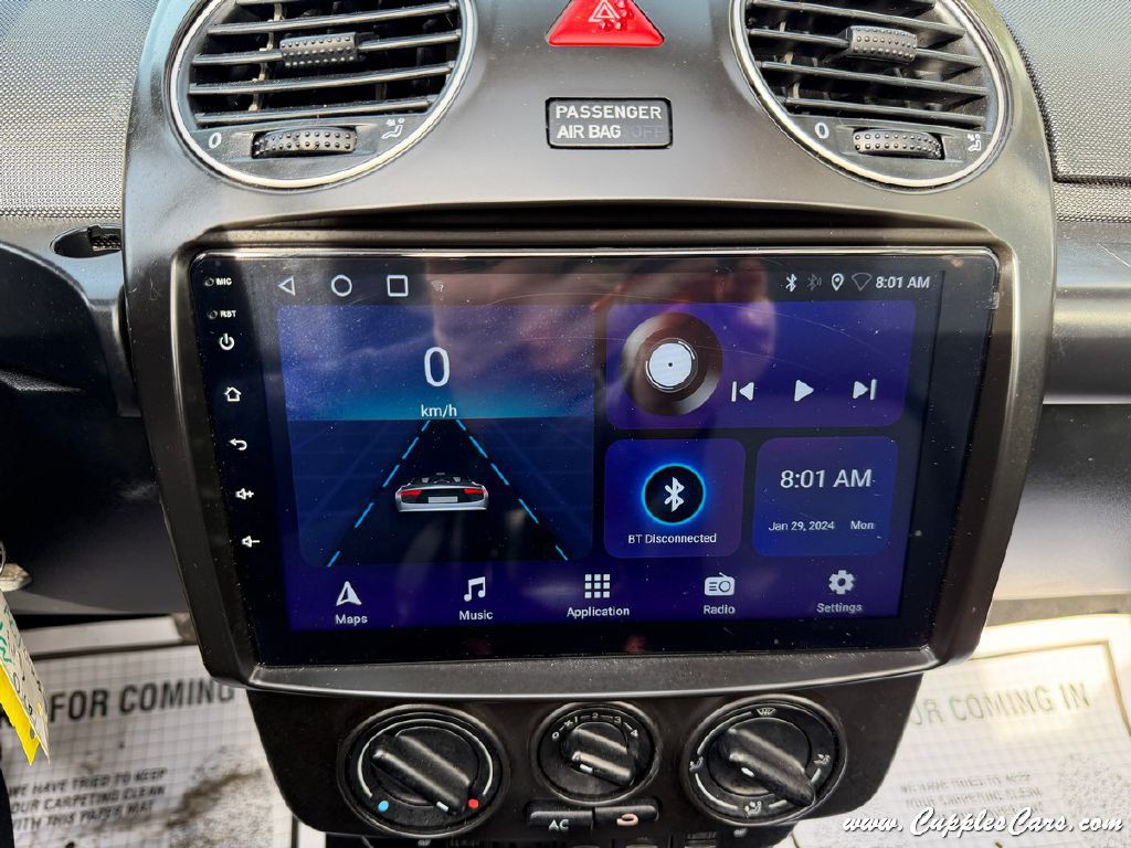 2010 Volkswagen Beetle Image 12