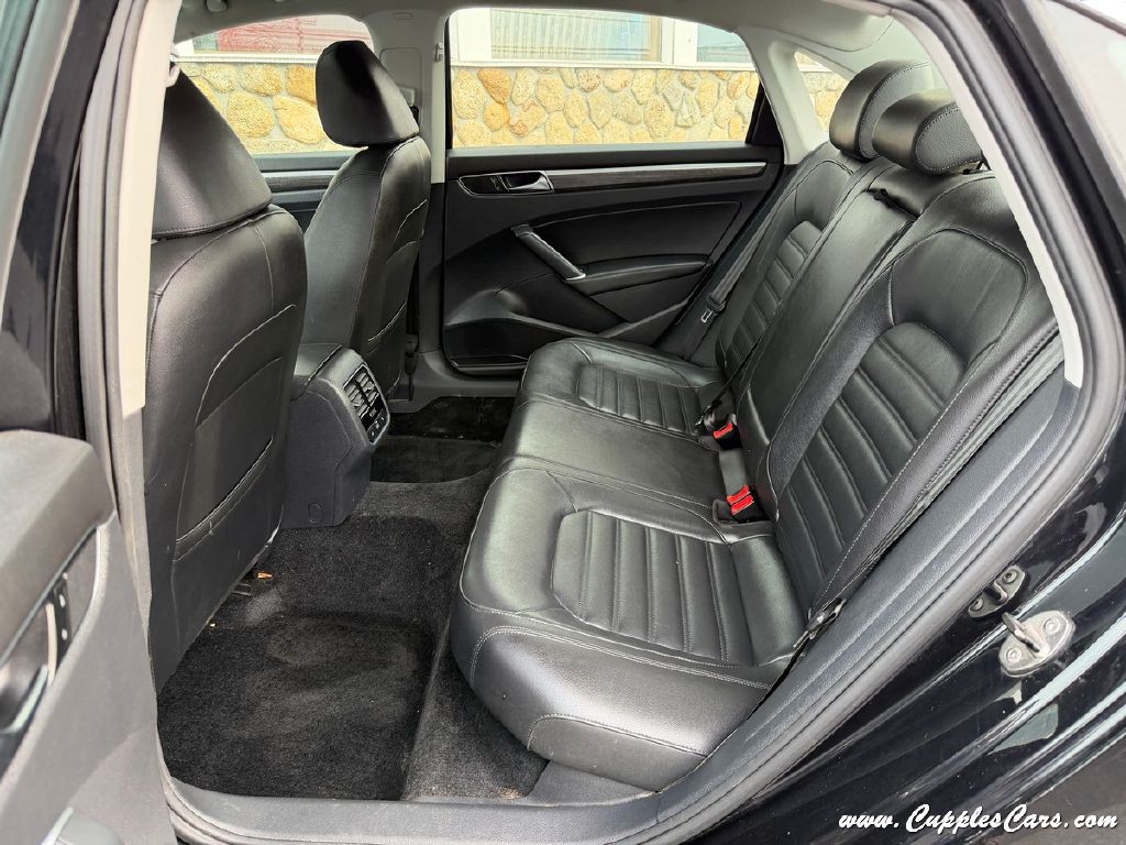 2017 Volkswagen Passat Image 8