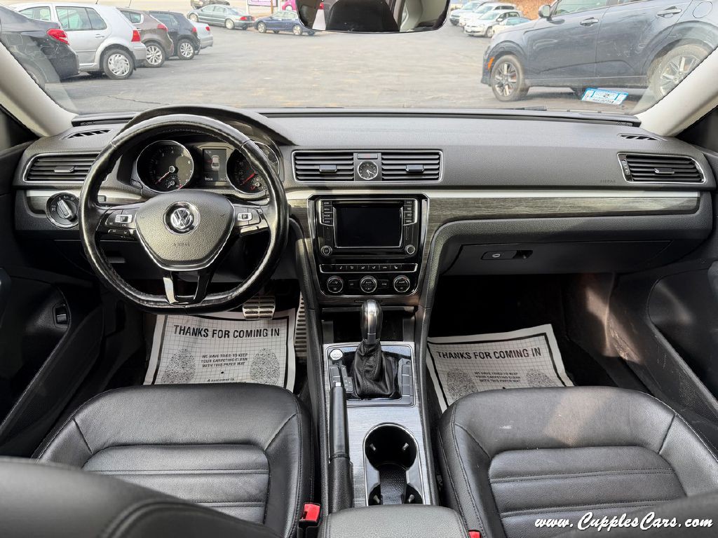 2017 Volkswagen Passat Image 15