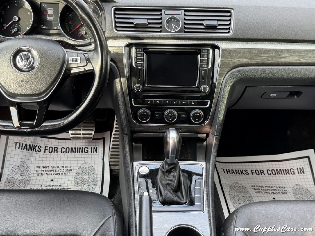 2017 Volkswagen Passat Image 18