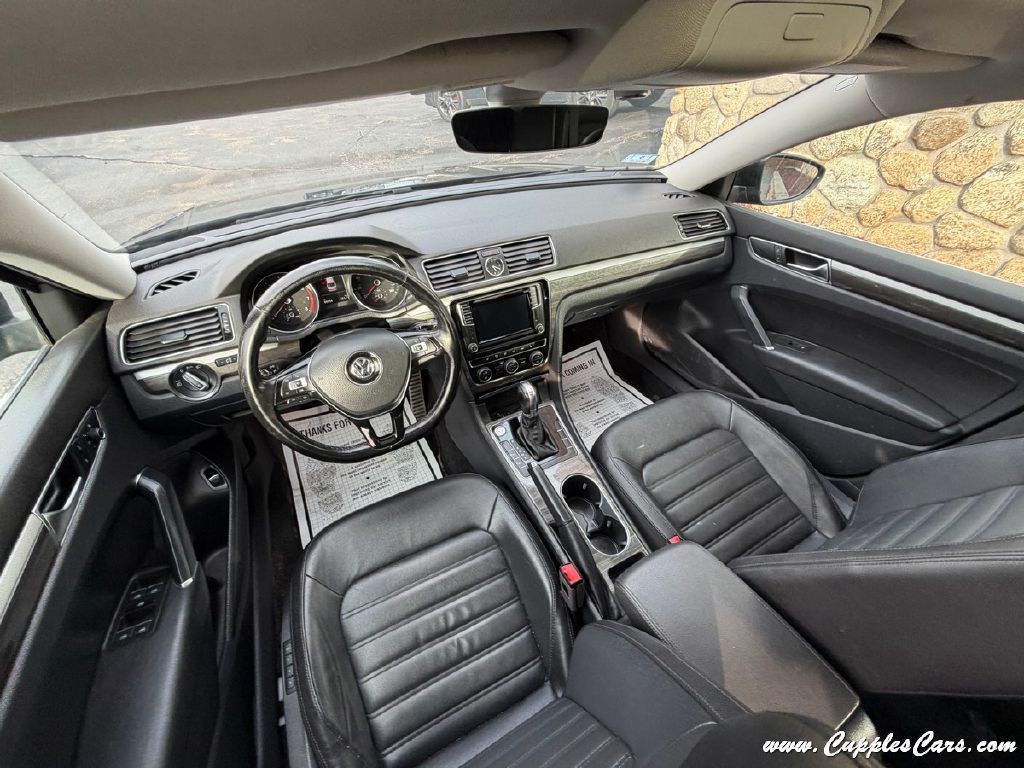 2017 Volkswagen Passat Image 21
