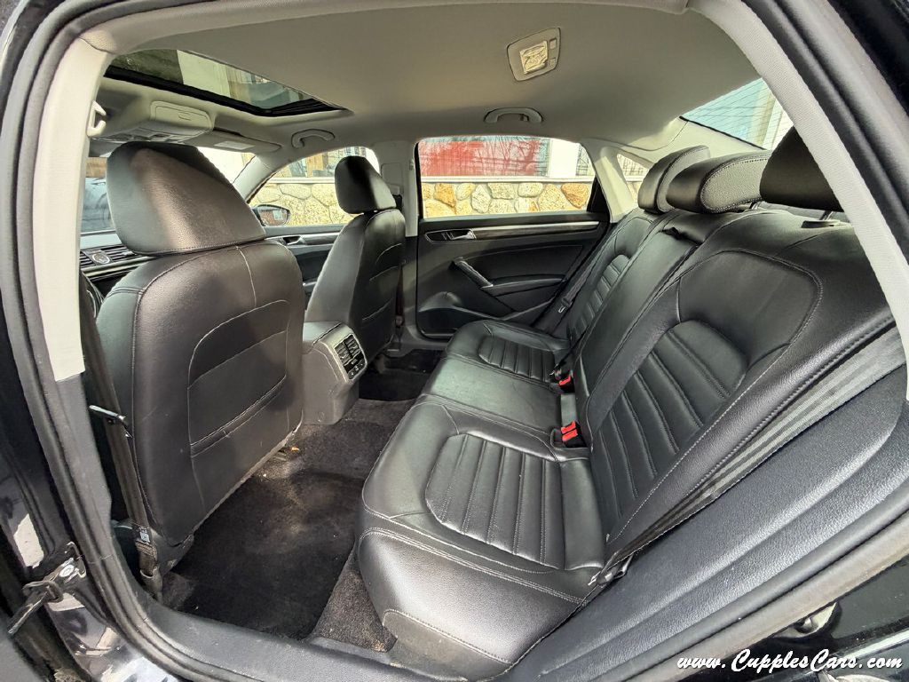 2017 Volkswagen Passat Image 22