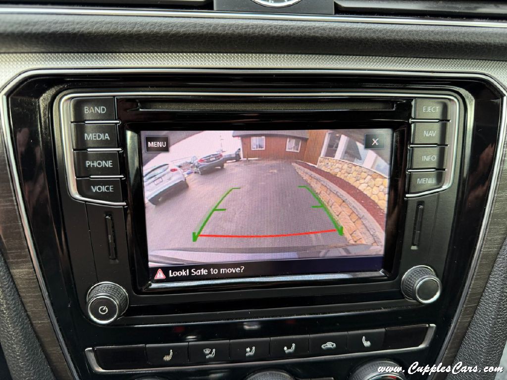 2017 Volkswagen Passat Image 24