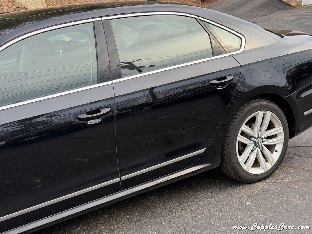 2017 Volkswagen Passat Image 30