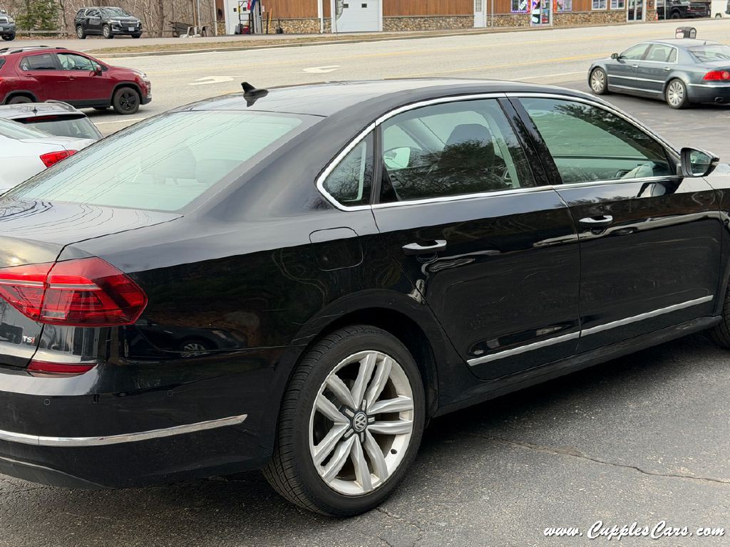 2017 Volkswagen Passat Image 32