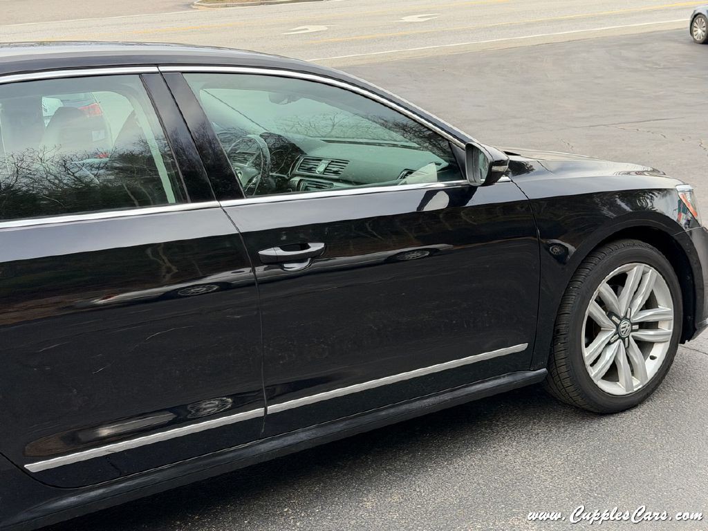 2017 Volkswagen Passat Image 34