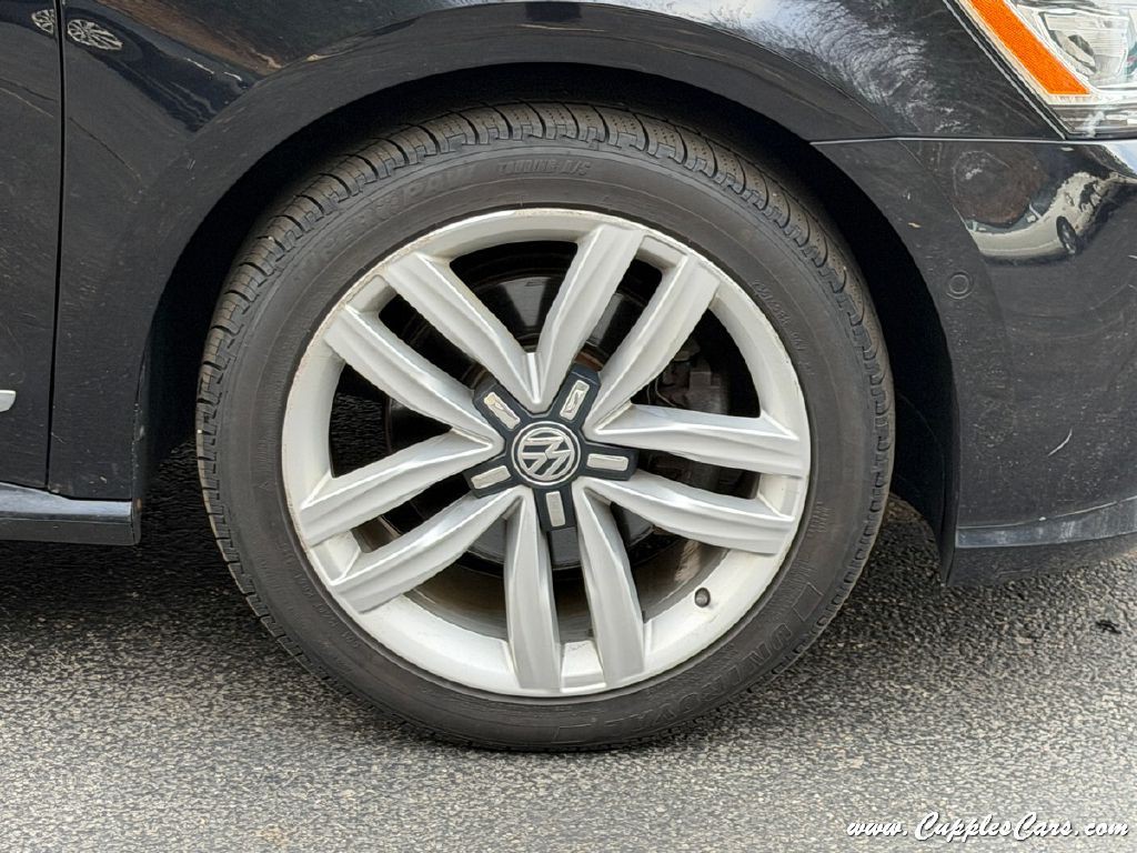 2017 Volkswagen Passat Image 36