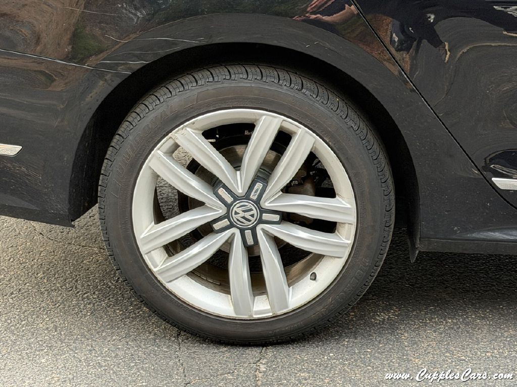 2017 Volkswagen Passat Image 37