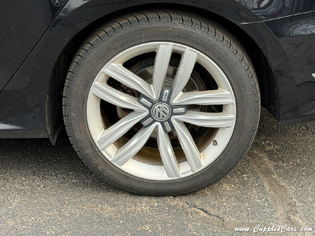 2017 Volkswagen Passat Image 38