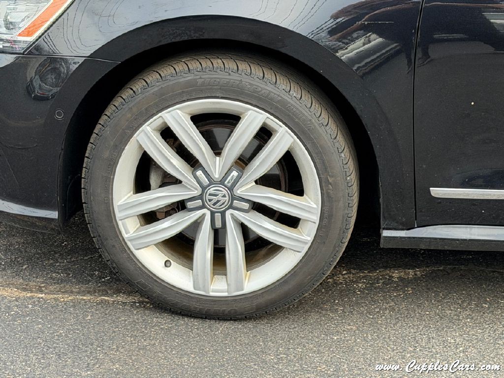 2017 Volkswagen Passat Image 39