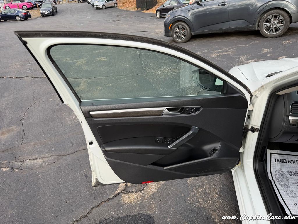 2016 Volkswagen Passat Image 6