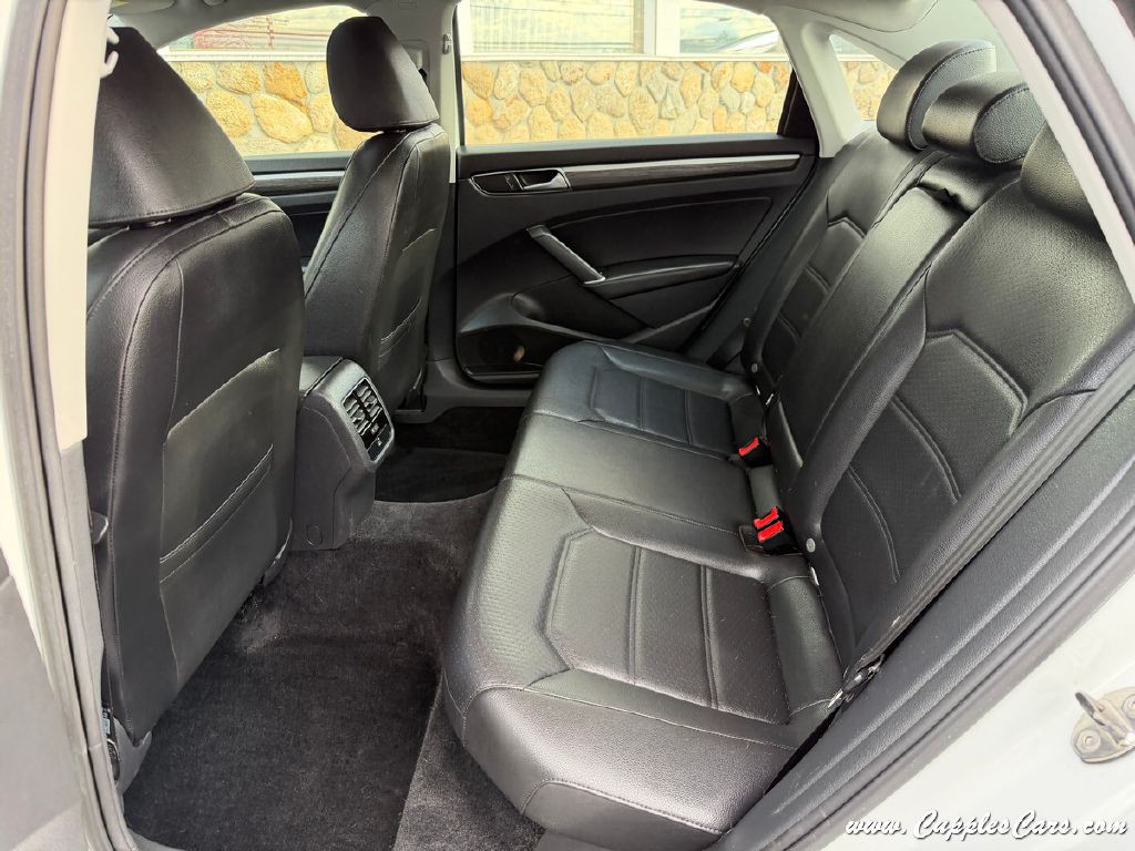 2016 Volkswagen Passat Image 8