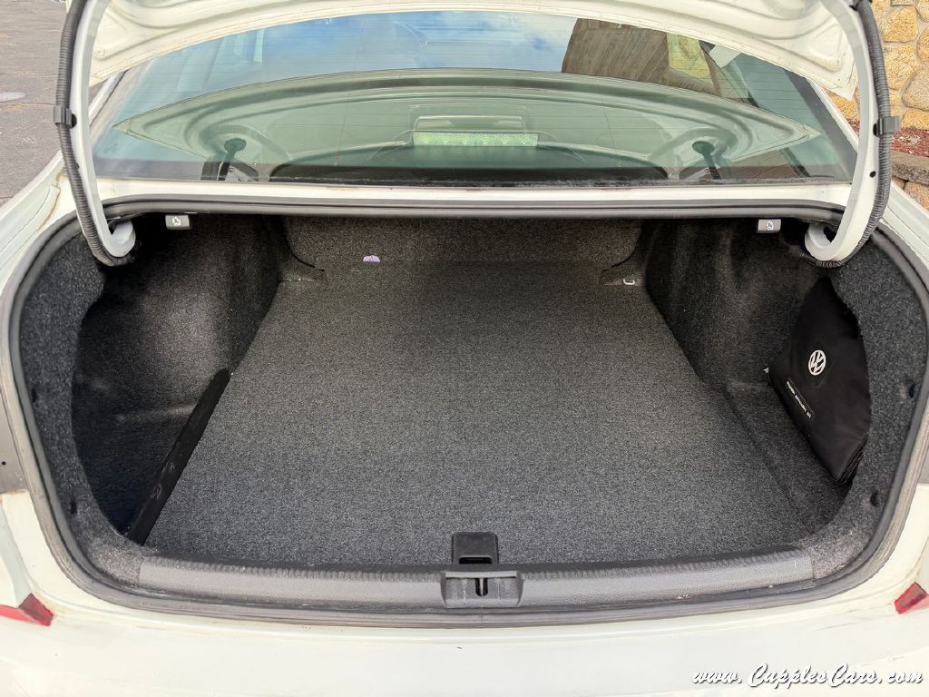 2016 Volkswagen Passat Image 9