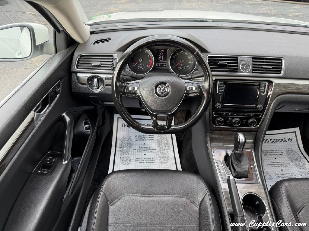 2016 Volkswagen Passat Image 18