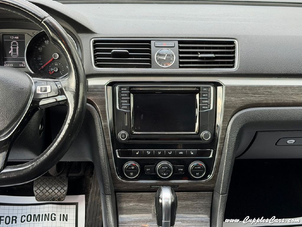 2016 Volkswagen Passat Image 20