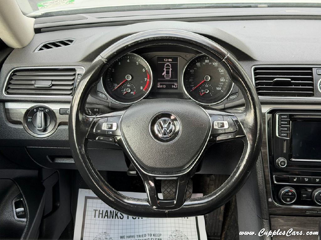 2016 Volkswagen Passat Image 21