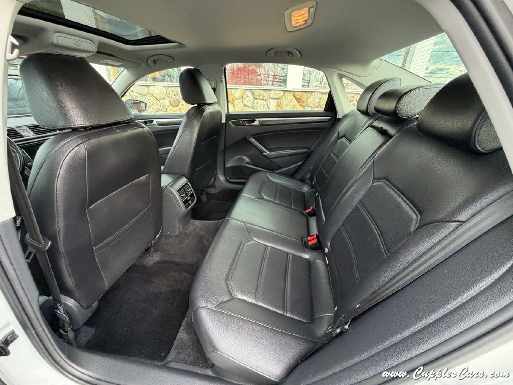 2016 Volkswagen Passat Image 24