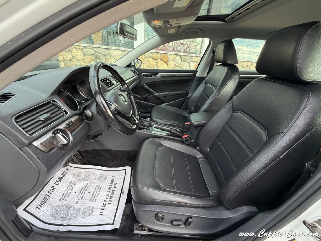 2016 Volkswagen Passat Image 25