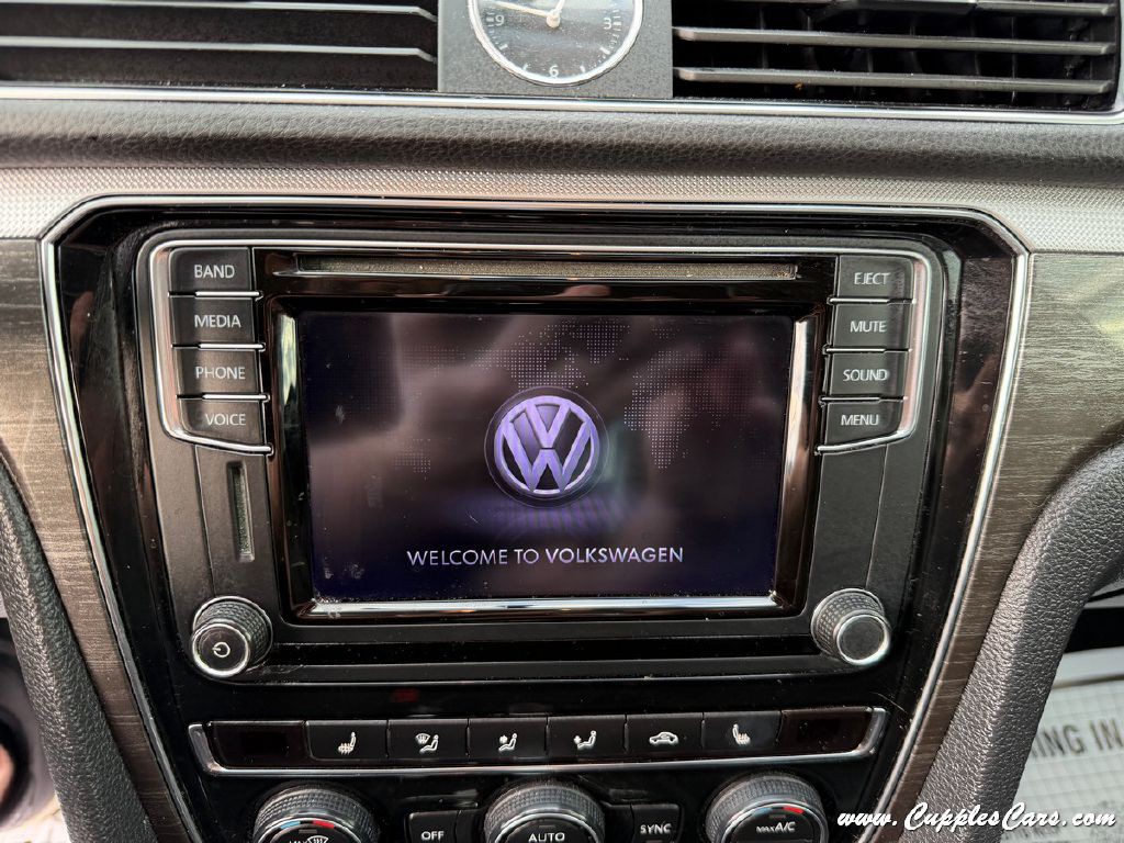 2016 Volkswagen Passat Image 26