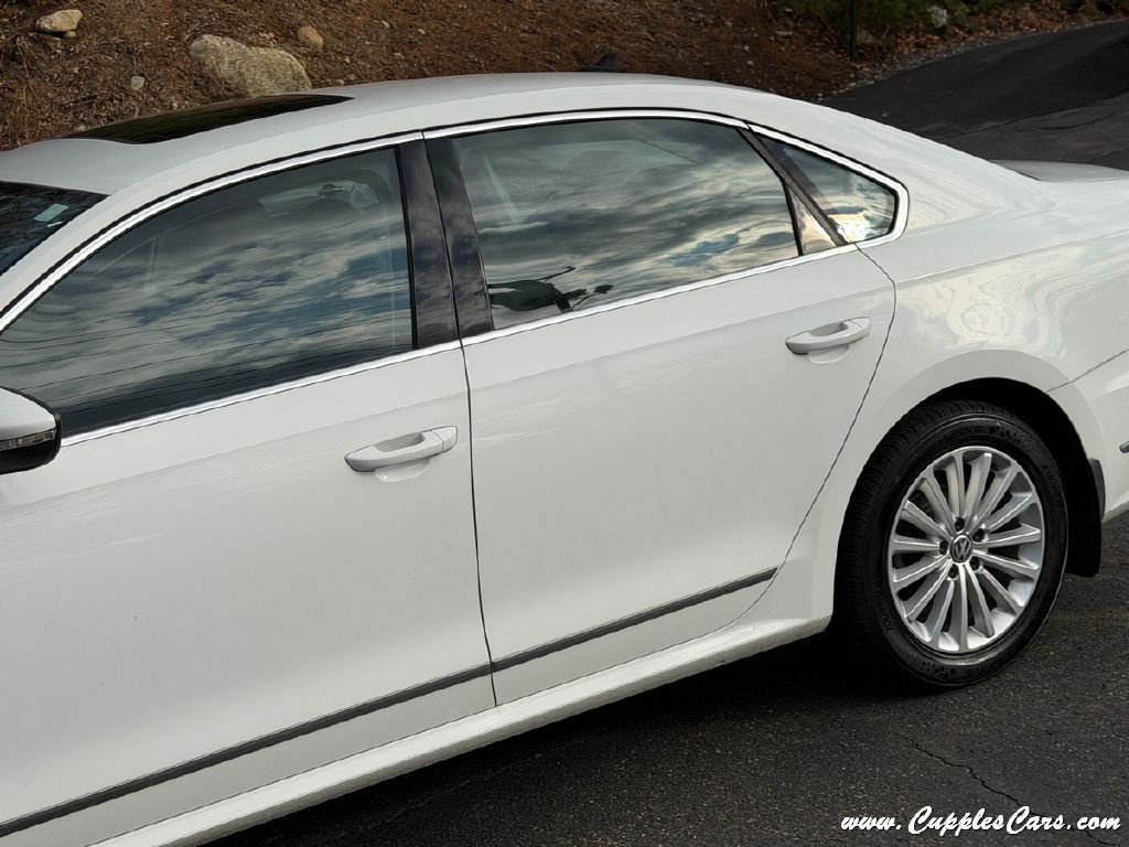 2016 Volkswagen Passat Image 36