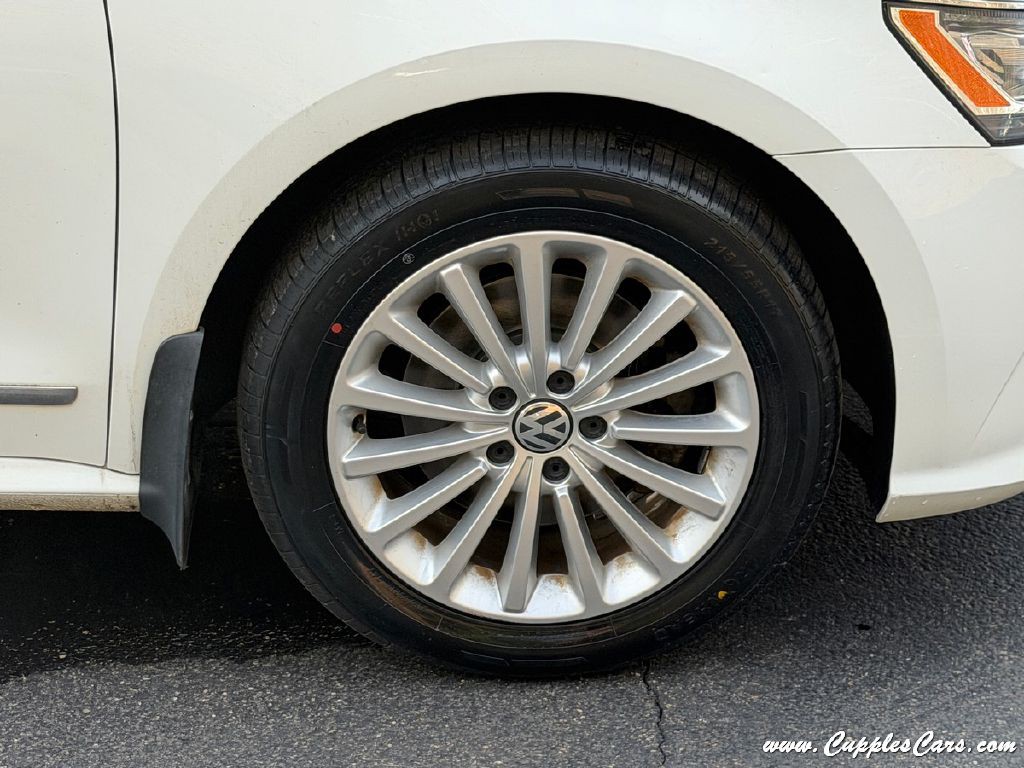 2016 Volkswagen Passat Image 43