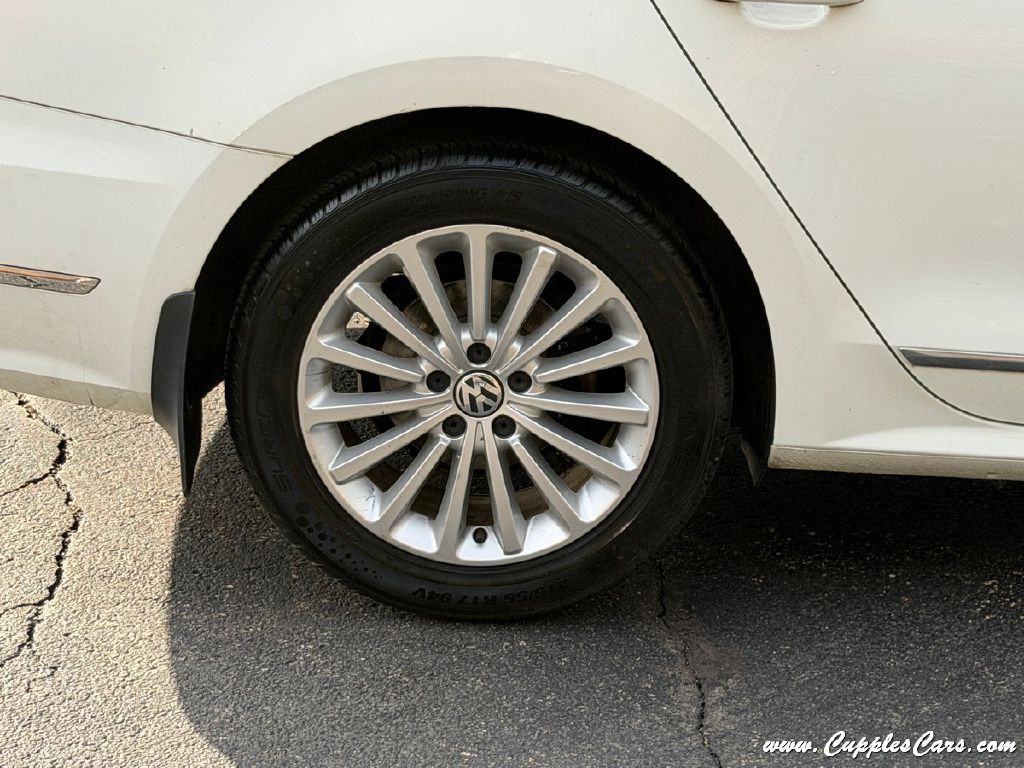 2016 Volkswagen Passat Image 44