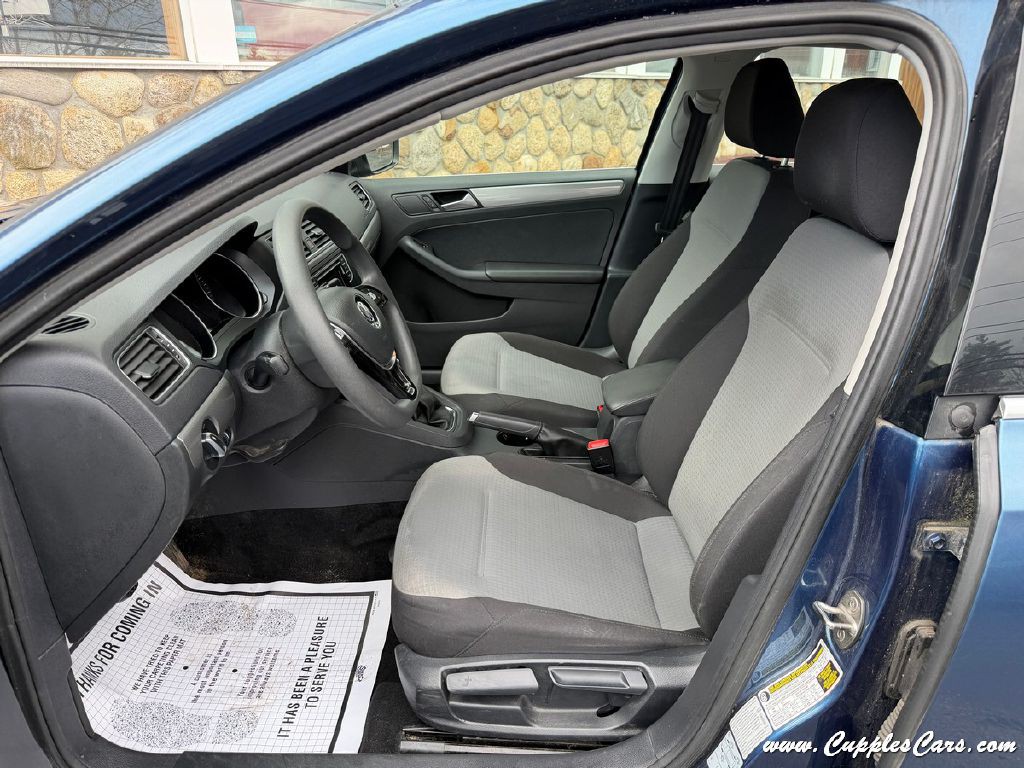 2017 Volkswagen Jetta Image 4