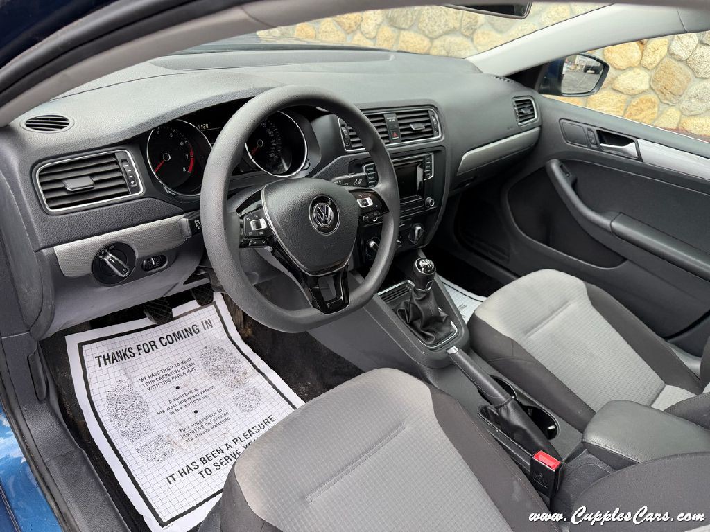 2017 Volkswagen Jetta Image 5