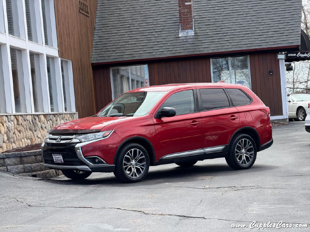 2017 Mitsubishi Outlander Image 2