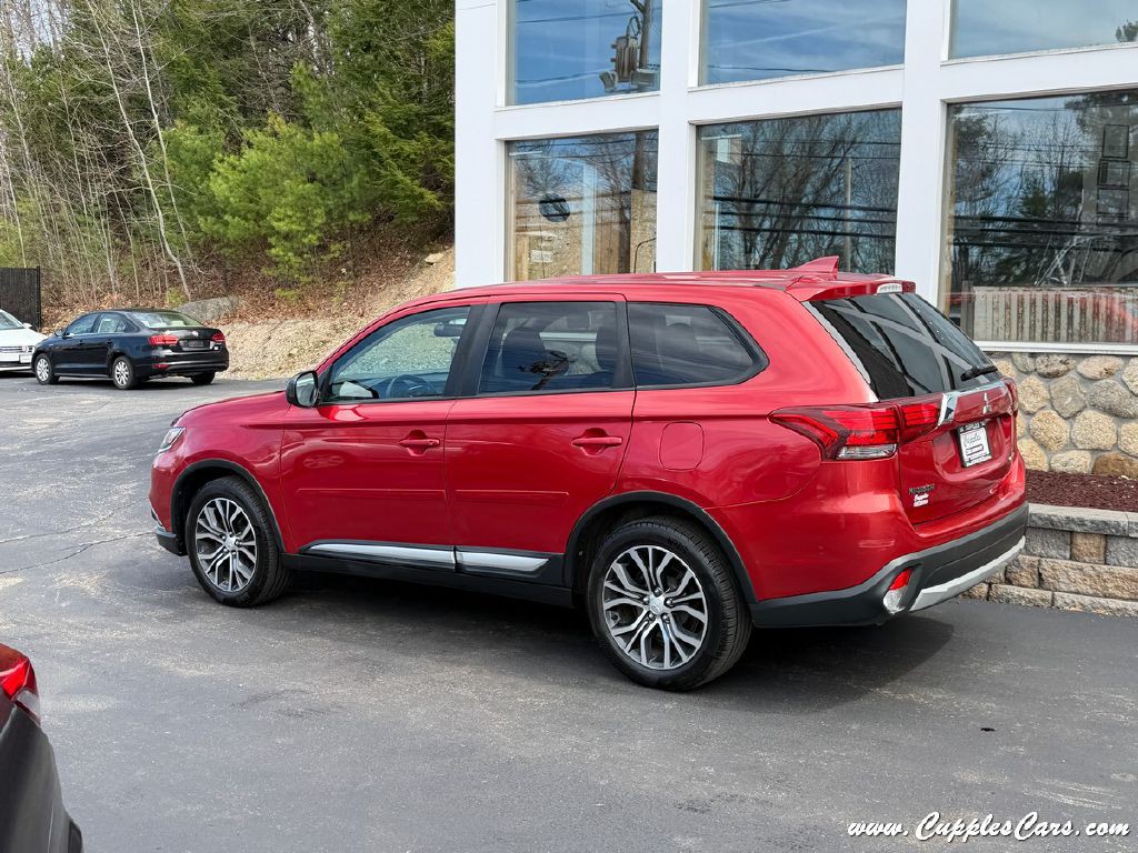2017 Mitsubishi Outlander Image 3